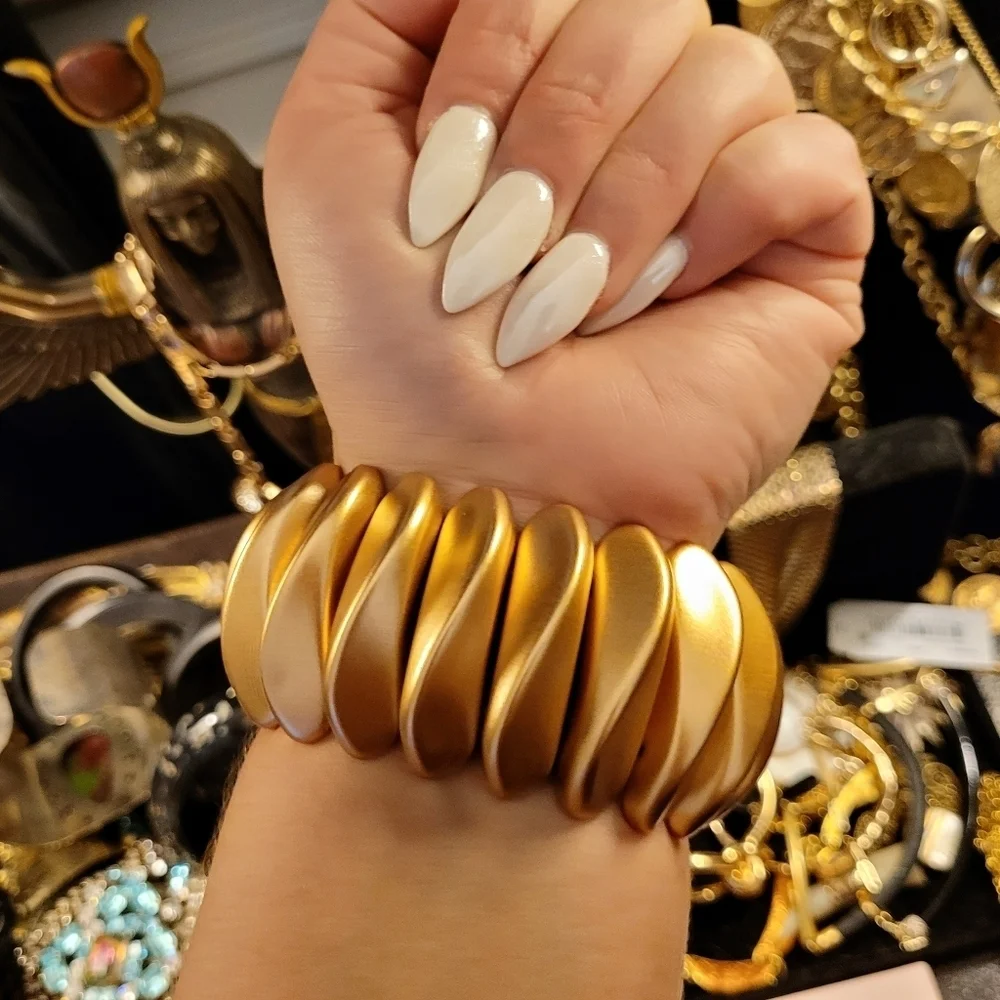 VINTAGE CHUNKY WAVED LARGE BEAD MATTE GOLD STRETCH BRACELET - Picture 7 of 13